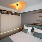 Cosmic Odyssey Free Parking-pool-spa-playground * Нэводари