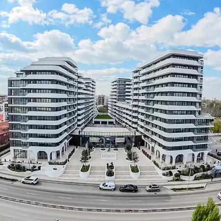 Cosmic Odyssey Free Parking-pool-spa-playground Нэводари