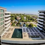 Cosmic Odyssey Free Parking-pool-spa-playground ナボダリ